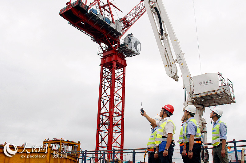 樓面內(nèi)爬液壓布料機(jī)-浙江信瑞重工科技有限公司