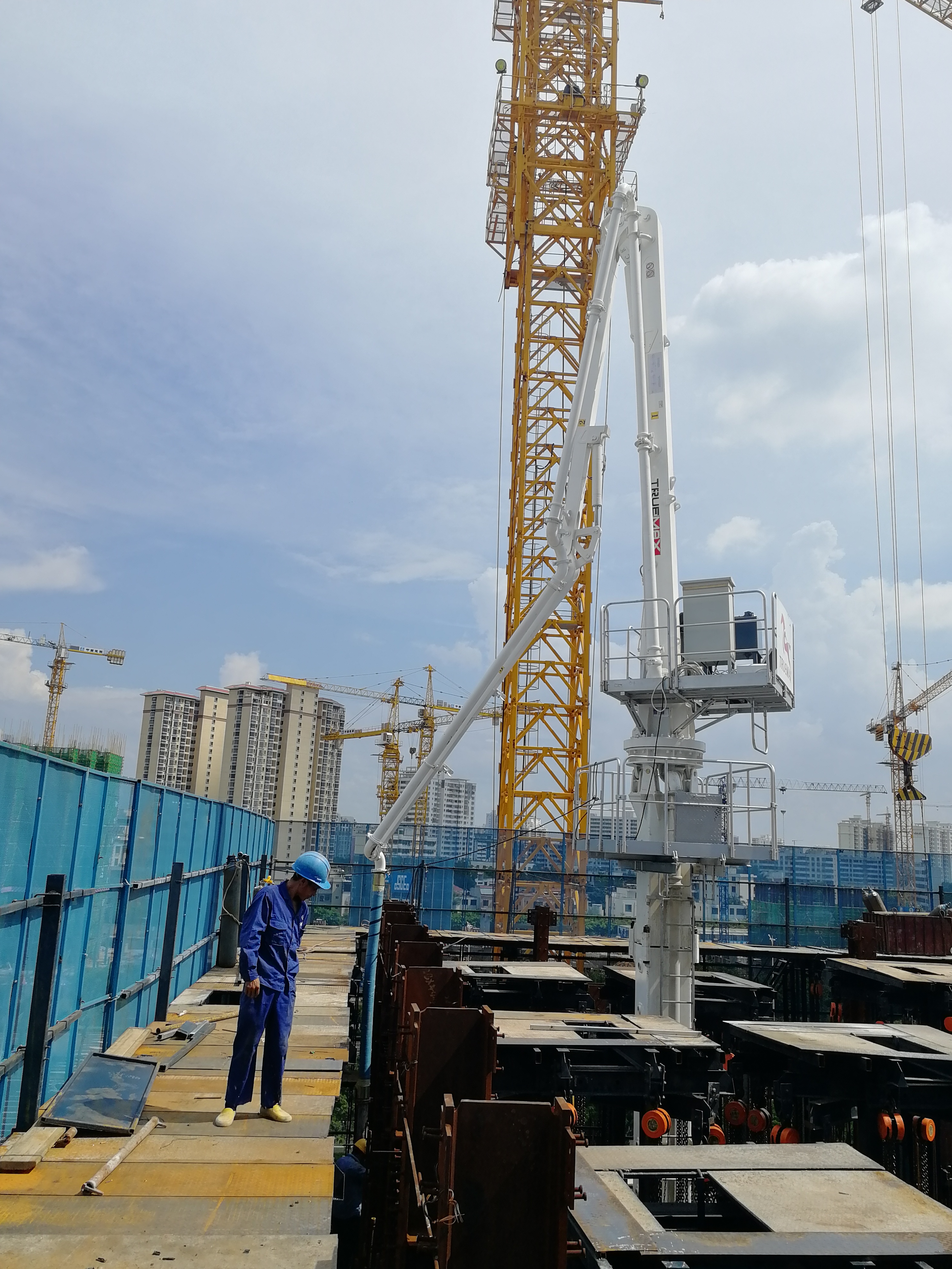 內(nèi)爬式液壓布料機(jī)安裝施工安全保證措施