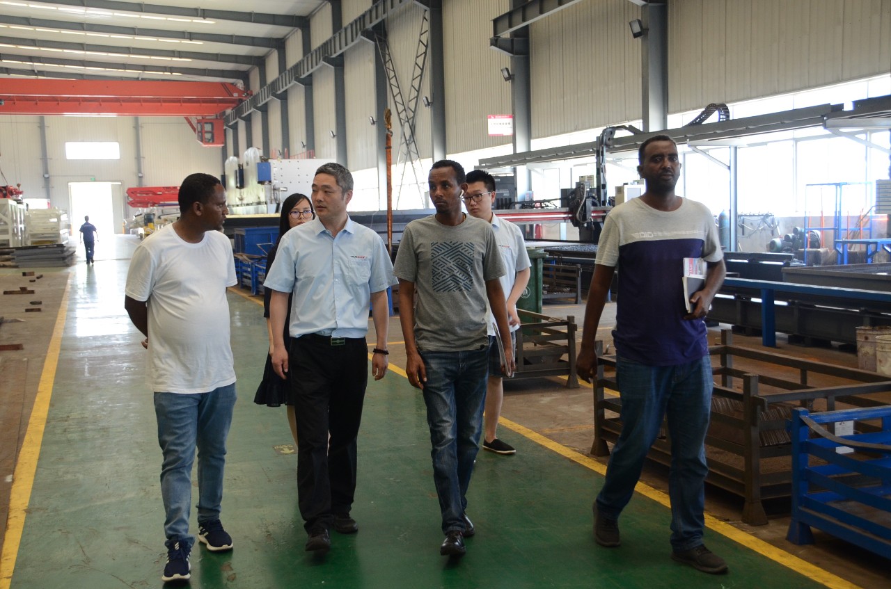 信瑞重工“可敬的人”余軍:放歌四海志 風雨壯我行(圖6) 信瑞重工“可敬的人”余軍:放歌四海志 風雨壯我行(圖6)