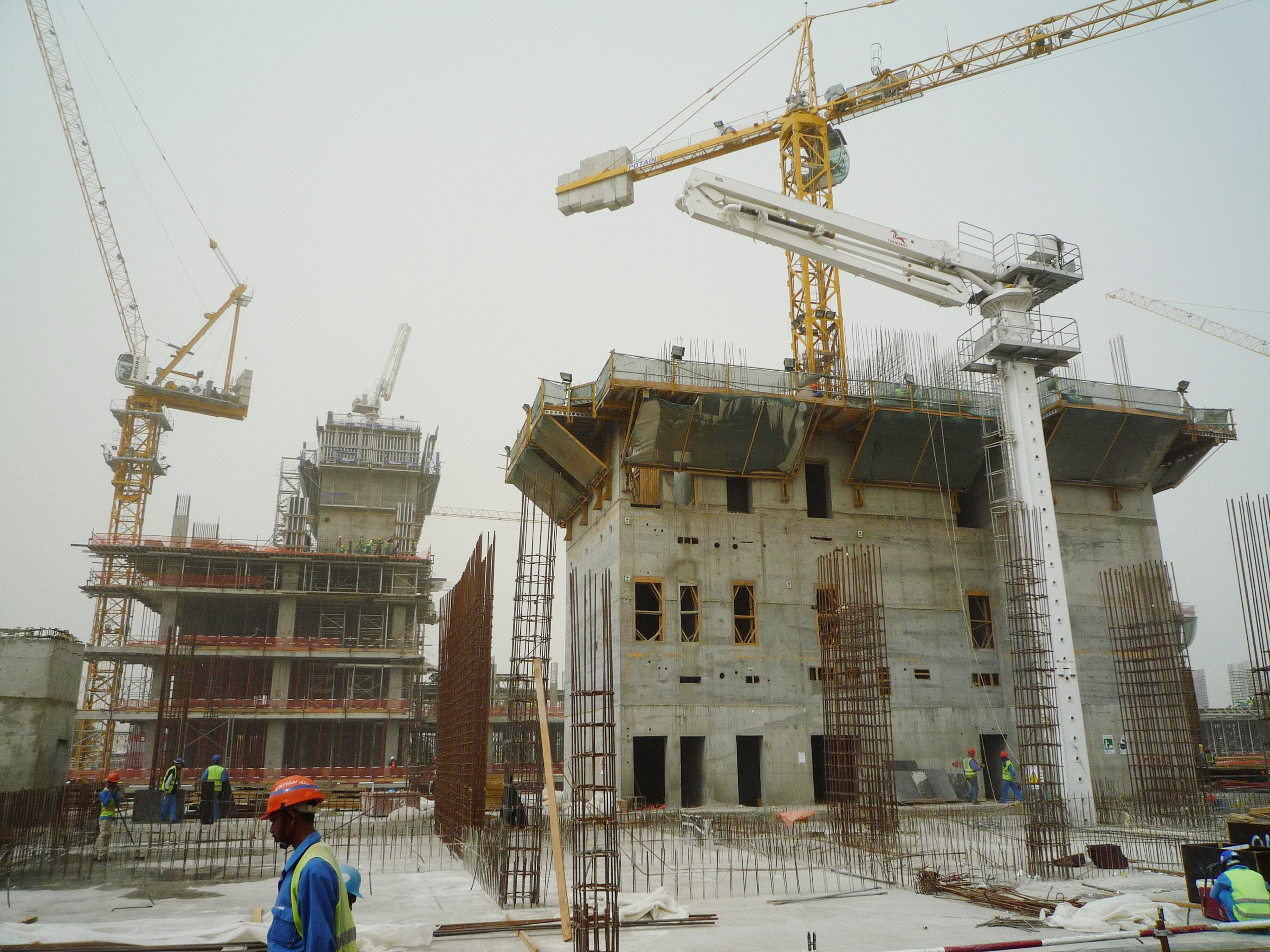 28米電梯井內(nèi)爬液壓混泥土布料機(jī)多少錢一臺(tái)有多重？及安裝步驟