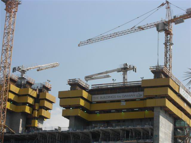 32米布料機-HG32M Concrete Placing Boom In Dubai.jpg