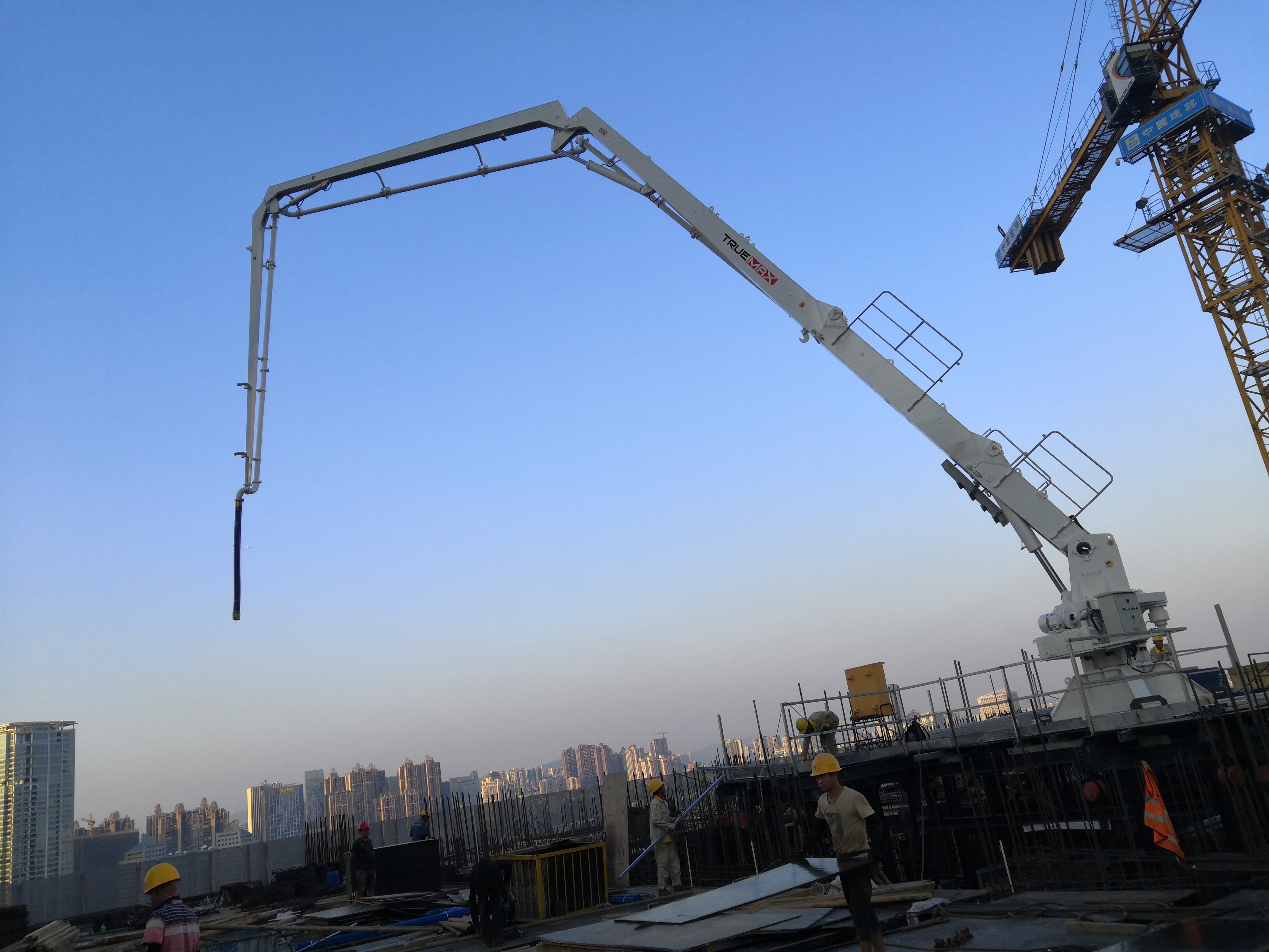 21米模架式液壓布料機的價格及重量