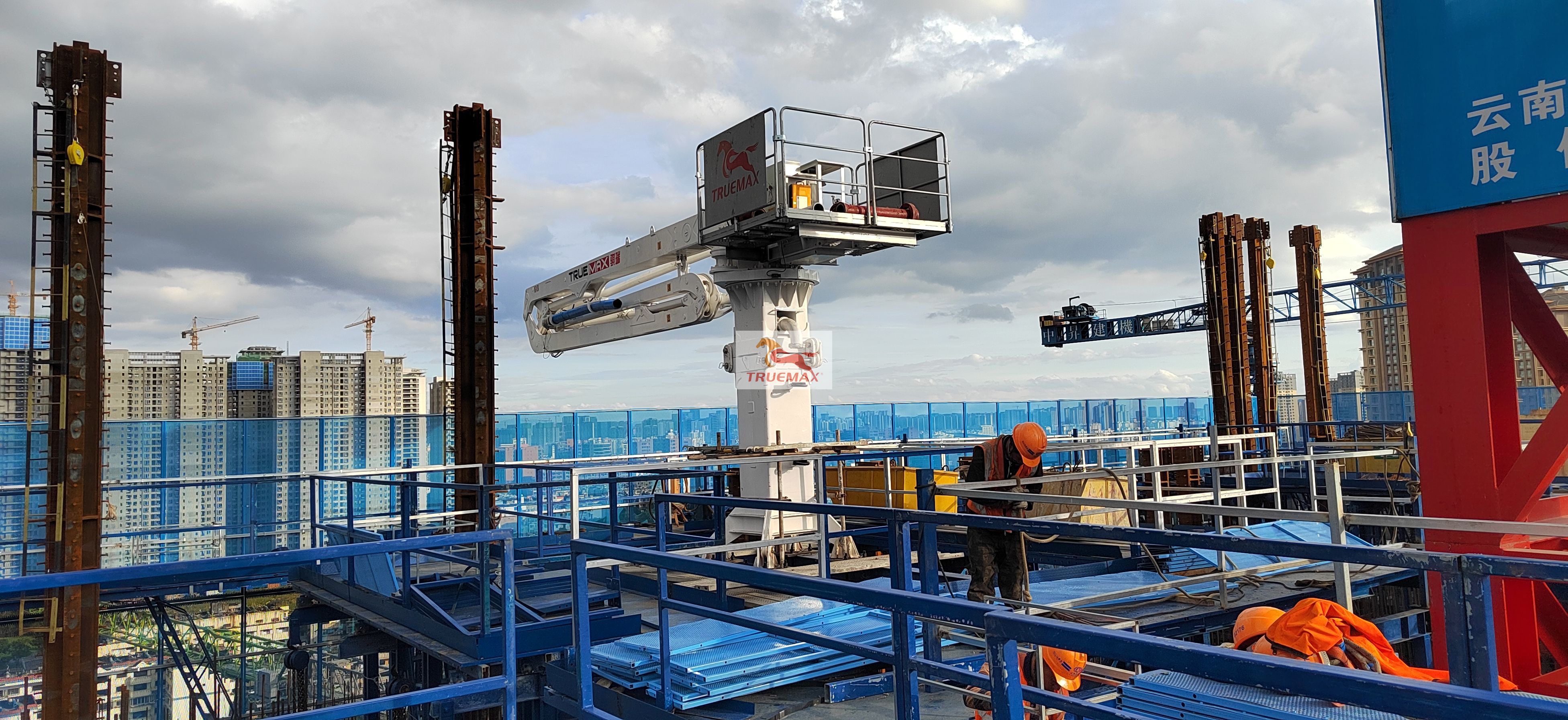 混凝土布料機(jī)如何防范安全隱患