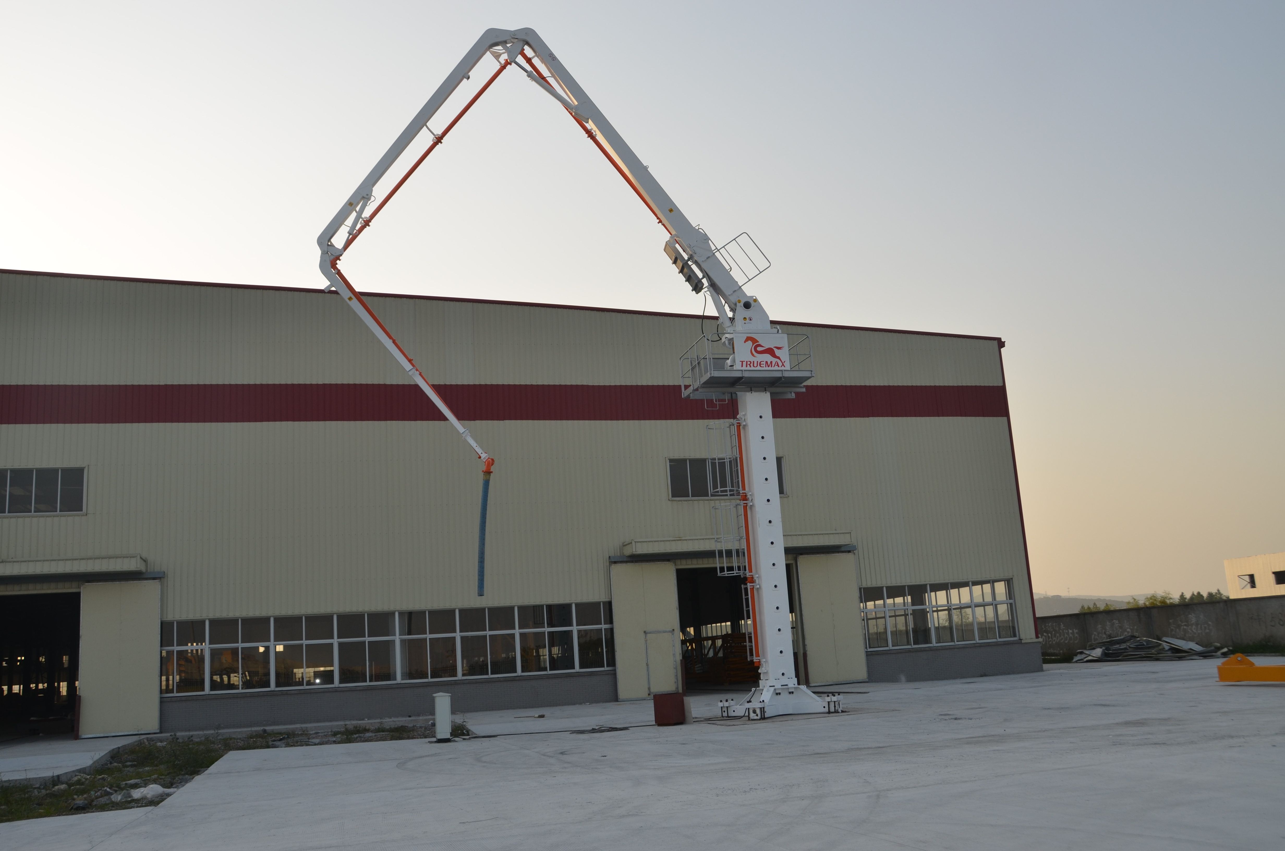 電梯井內(nèi)爬布料機(jī)型號(hào)的選型應(yīng)用