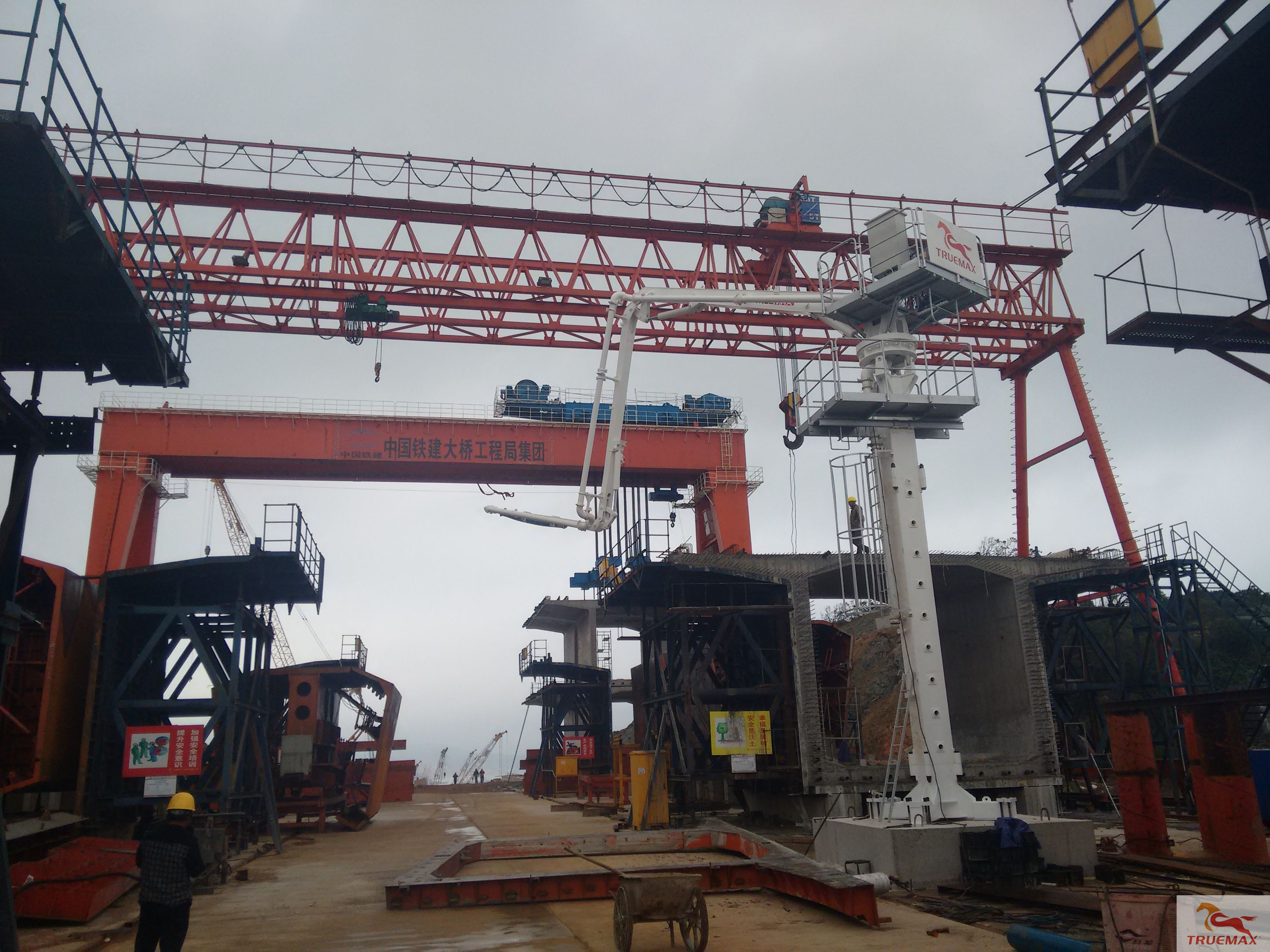 布料機(jī),福平鐵路跨海大橋