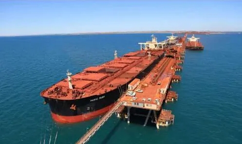 船載式液壓布料機(jī) 船載式液壓布料機(jī)