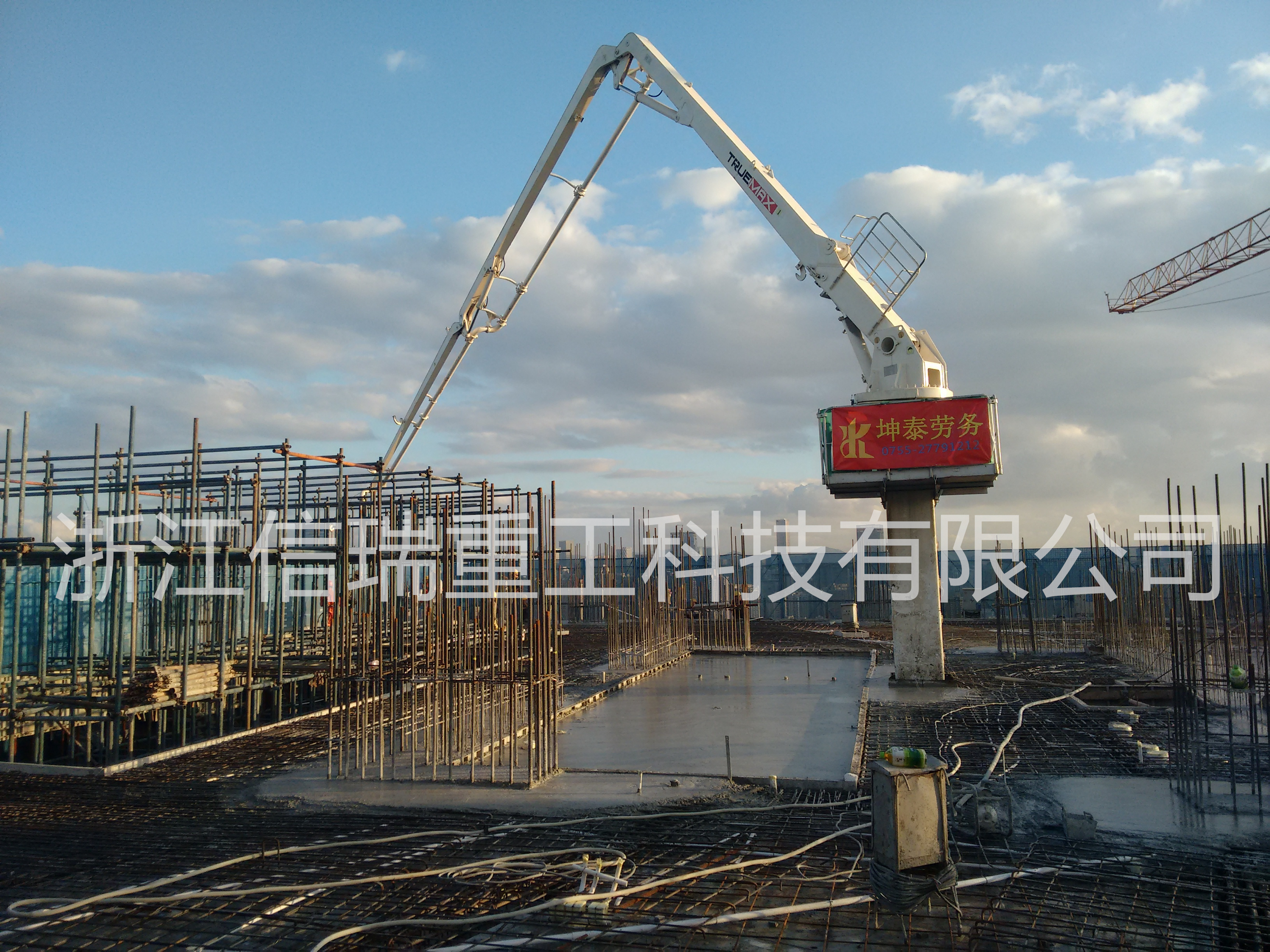 內(nèi)爬混凝土布料機爬升和安裝注意事項(圖1)