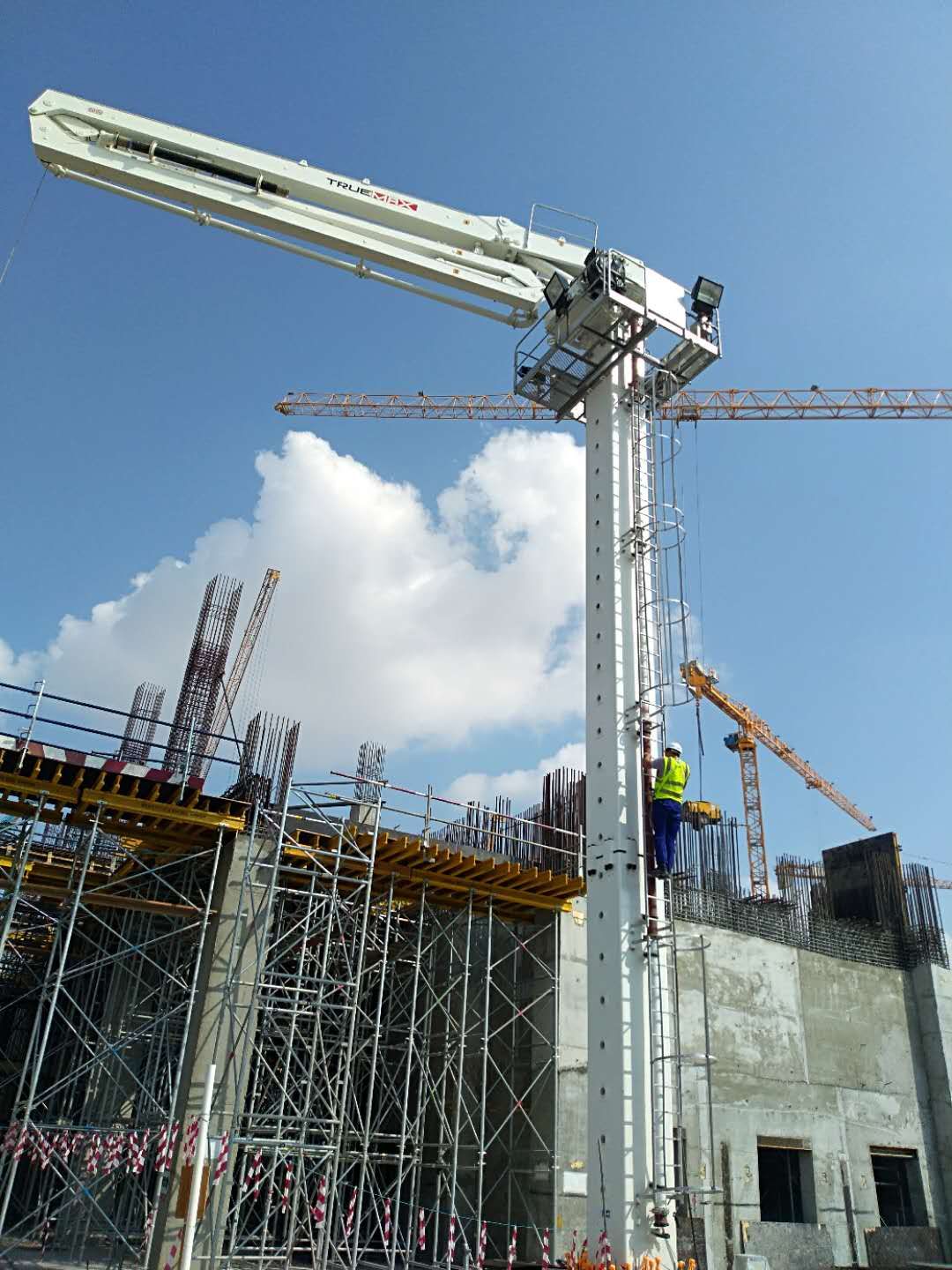 混凝土澆筑為什么要選擇液壓混凝土布料機(jī)?(圖2) 混凝土澆筑為什么要選擇液壓混凝土布料機(jī)?(圖2)