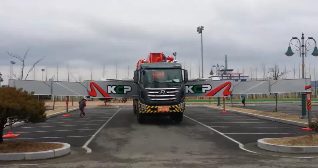 王者進階！77米6節(jié)臂，韓國最大泵車交付！(圖4)